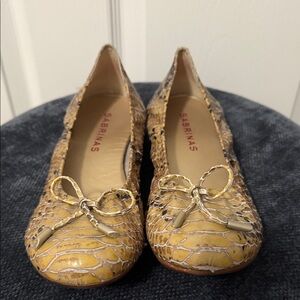 Sabrinas Eneka slip on flats size 9